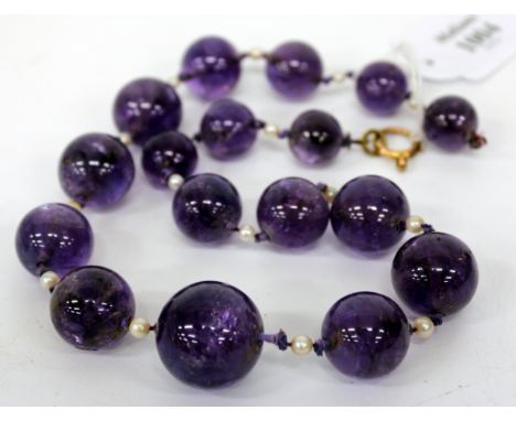 A NECKLACE OF GRADUATED AMETHYST BEADS, interspersed with pearls, 45cm long
