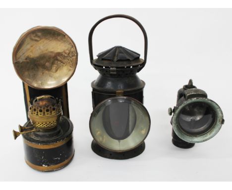 A LATE 19TH / EARLY 20TH CENTURY GUARDS LAMP reflector oil lamp and a bicycle lamp (3)