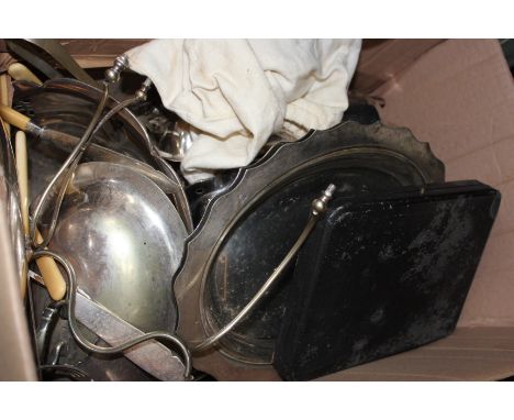 A QUANTITY OF SILVER PLATED ITEMS to include a Maple & Co. Muffin dish, a Z. Barraclough & Sons., Leeds, silver plated pierce