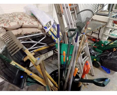 Bin of garden tools (Bin not included). Not available for in-house P&amp;P 