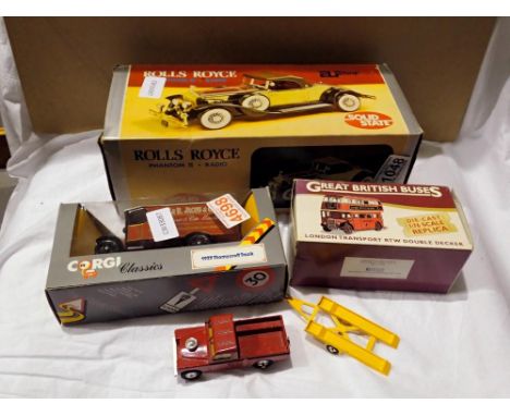 Rolls Royce Phantom II radio, boxed, a Corgi truck and an unboxed Landrover and trailer. Not available for in-house P&amp;P 