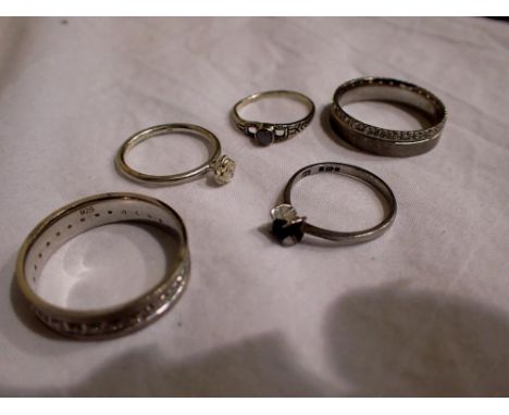 Five silver rings. UK P&amp;P Group 1 (£16+VAT for the first lot and £2+VAT for subsequent lots) 