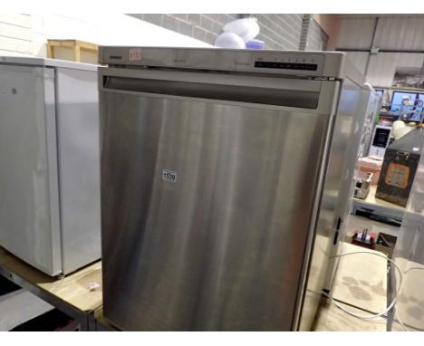 Siemens under counter fridge, Easystore. All electrical items in this lot have been PAT tested for safety and have passed. Th