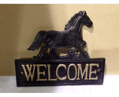 Cast iron Welcome sign. W: 15 cm. UK P&amp;P Group 1 (£16+VAT for the first lot and £2+VAT for subsequent lots) 