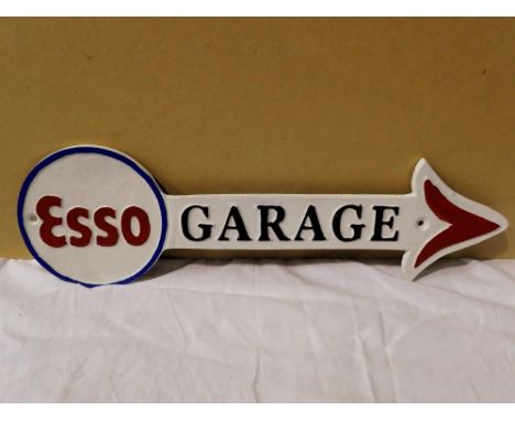 Cast iron Esso garage arrow. W: 40 cm. UK P&amp;P Group 1 (£16+VAT for the first lot and £2+VAT for subsequent lots) 