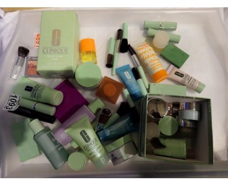 Tray of mixed mainly unused Clinique cosmetics. UK P&amp;P Group 2 (£20+VAT for the first lot and £4+VAT for subsequent lots)