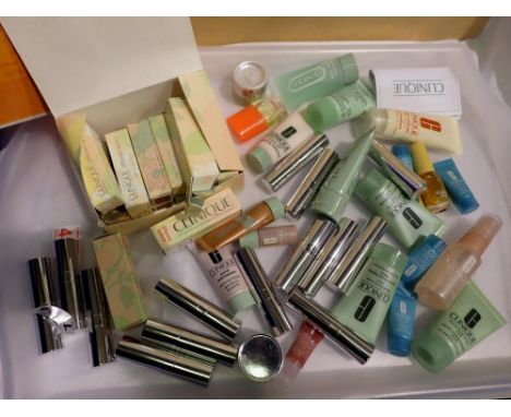 Tray of mixed mainly unused Clinique cosmetics. UK P&amp;P Group 2 (£20+VAT for the first lot and £4+VAT for subsequent lots)