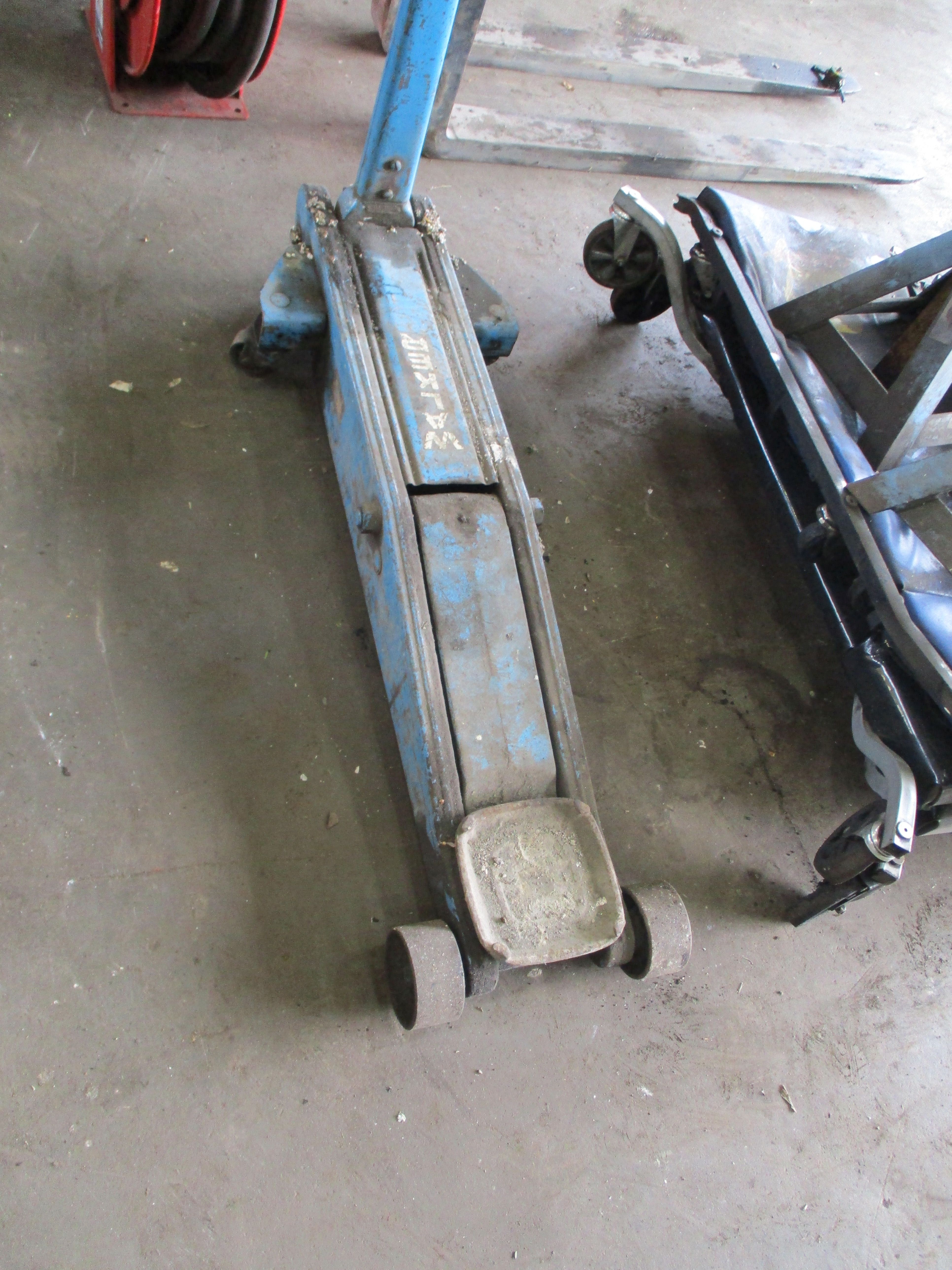 WALKER HYDRAULIC FLOOR JACK