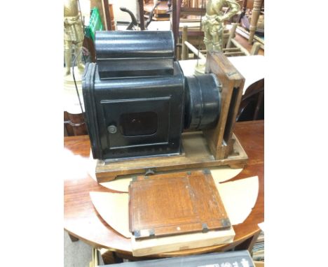 A magic lantern and slides. Shipping category D.- NO RESERVE
