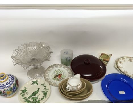 Assorted lot of ceramic and glass items. Postage D- NO RESERVE