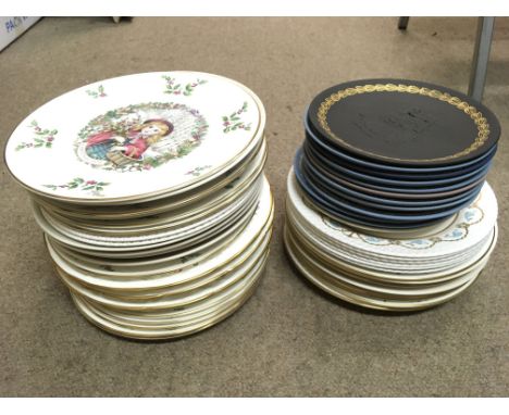 A collection of various collectors plates including Wedgwood, Coalport, Spode, Doulton etc. No obvious large damage or restor