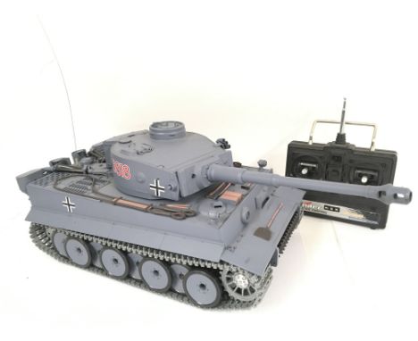 A Heng Long 1:16 Scale Battle Tank With Remote Control.No Box.(2).