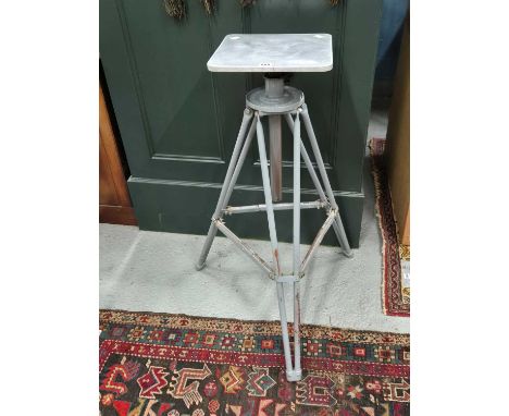 An Alec Tiranti grey metal modelling stand adjustable on a tripod