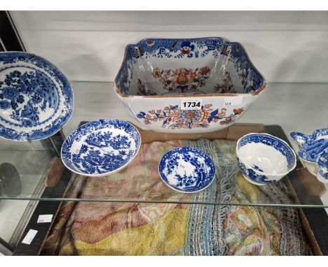 A Spode ironstone bowl, two Chinese blue and white plates, an 18th century Worcester blue and white tea bowl and a saucer