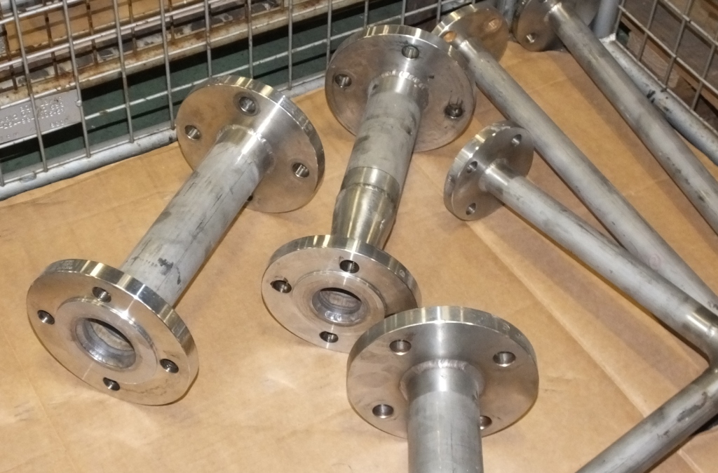 Stainless steel pipe joining sections