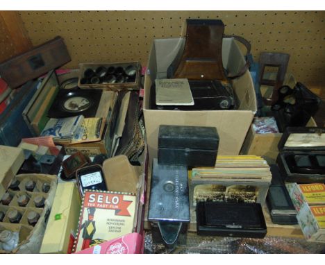 An interesting and varied collection of early to mid-20th century photographic equipment to include a boxed stereoscopic view