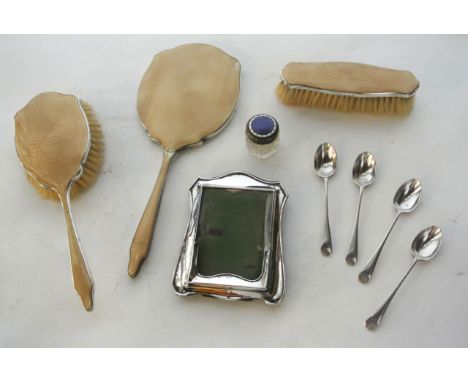 An enamelled silver dressing set, W.G. Sothers Ltd, Birmingham, 1936, comprising: a hand mirror, a hair brush and a clothes b