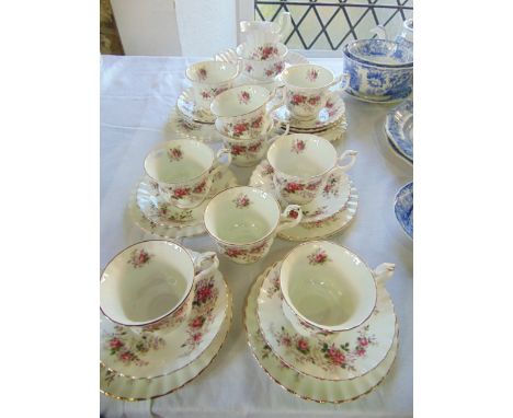 A quantity of Royal Albert Lavender Rose pattern tea wares comprising milk jug, sugar bowl, cake plate, nine tea cups, nine s