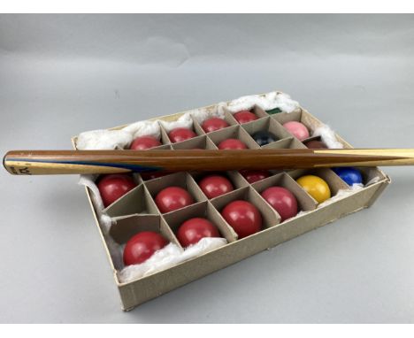 VINTAGE SET OF CRYSTALATE SNOOKER BALLS, in original box, along with a cased cue (2)