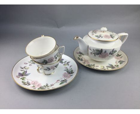 ROYAL WORCESTER 'GARLAND' PART TEA SERVICE