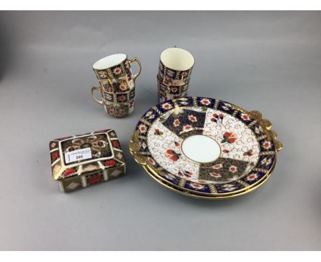 ROYAL CROWN DERBY TRINKET BOX, along with two pin dishes, Aynsley box and other pin dishes