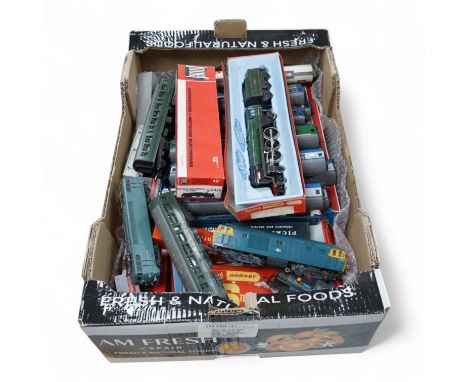 Thirty-three 00 and HO gauge railway items by Hornby, Tri-ang, Jouef, etc., including five locomotives; a Britannia Class, an