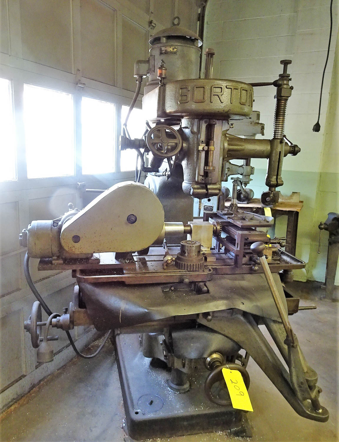 GORTON VERTICAL MILLING MACHINE WITH ROTARY SLIDING TABLE ATTACHMENT, S/N 19166