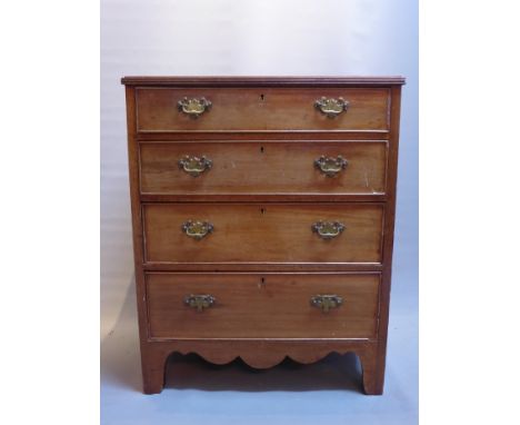 A Georgian style mahogany chest of four graduating drawers, raised on bracket feet. H-77cm, W-62cm, D-43cm. 