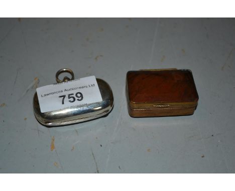Silver sovereign / half sovereign case and a small agate and gilt metal pill or snuff box 