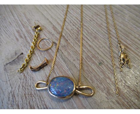 Small quantity of 9ct gold including an opal set pendant 