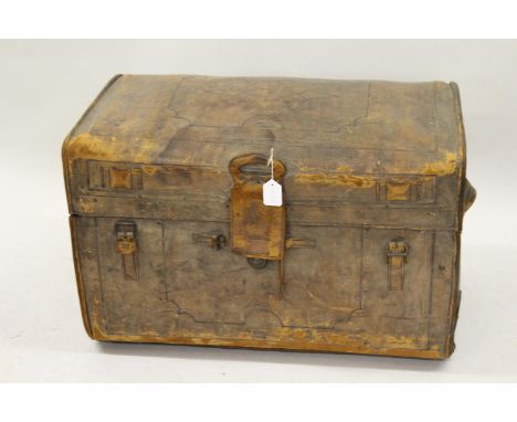 19th Century American Haskell Brothers, Chicago, leather carriage trunk having tooled decoration with original gilt brass Exc