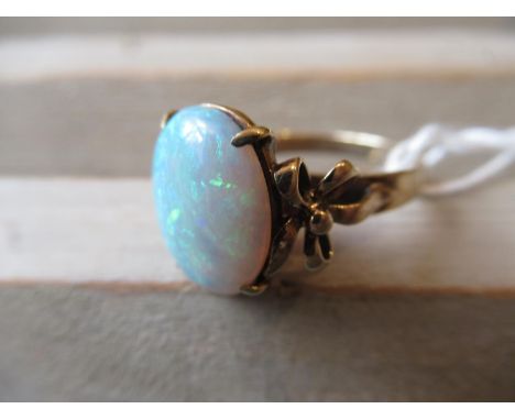 9ct Gold and opal set ring with bow design shouldersSize L/MThere is a chip to the opal - see photootherwise in good conditio