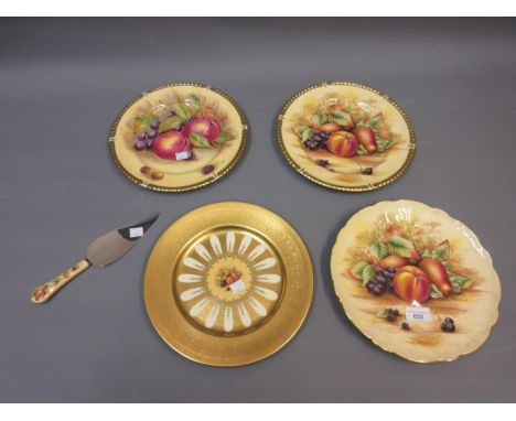 Pair of Aynsley fruit decorated plates with blush ivory ground and gilt borders, 10.5in diameter together with a similar shap