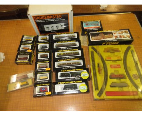 Quantity of ' N ' gauge model railway, mainly in original boxes by Graham Farish and others, together with a small quantity o
