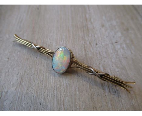 15ct Yellow gold opal set bar brooch 