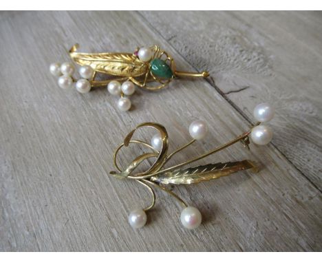 14ct Yellow gold spider on leaf brooch set jade cultured pearls and two small rubies, together with a 14ct yellow gold brooch