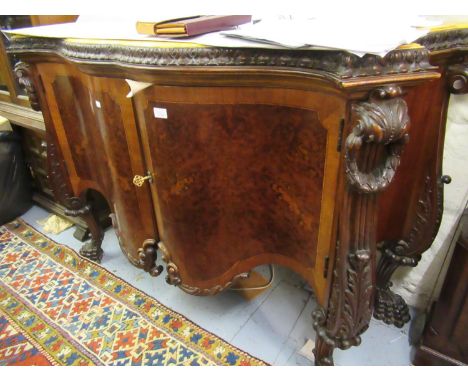Early 20th Century figured walnut commode in George II style, the painted faux marble top above a carved moulding and two ser