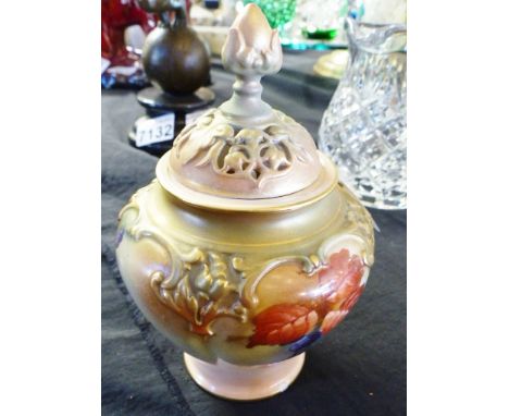 ROYAL WORCESTER BLACKBERRIES POT. Royal Worcester lidded Blackberries pot, H ~ 15cm