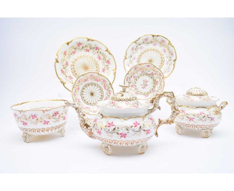 H&R Daniel - A part tea service, circa 1827 pattern 4413, of 'C'-scroll form, the bowl raised on 'daisy' wheel feet, decorate