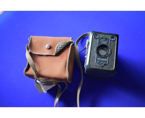 Camera - Vintage 1938 Zeiss-Ikon Box Tengor was made from 1934/9 onwards - Box Tengor with the locking shutter release