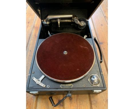 Vintage Columbia Portable Gramophone. A beautiful vintage Columbia "Viva-Tonal" Grafonola Model 201  portable wind-up gramoph