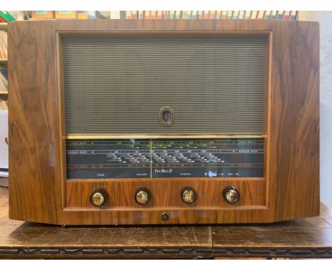 A Vintage Pye Radio Receiver. A vintage Pye FenMan II tabletop LW/MW/FM radio receiver in an attractive walnut veneered casin