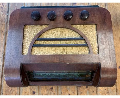 VINTAGE 1950s RADIO RECEIVER. Vintage 'Defiant' tabletop valve radio receiver from the 1950s. Wooden casing with cloth speake