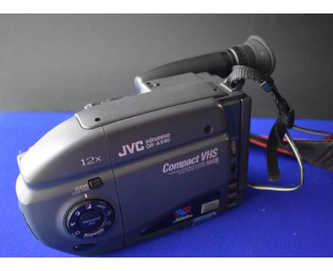 Camera - JVC - Video Movie GR-AX40 Compact VHS with carrying case, very good condition