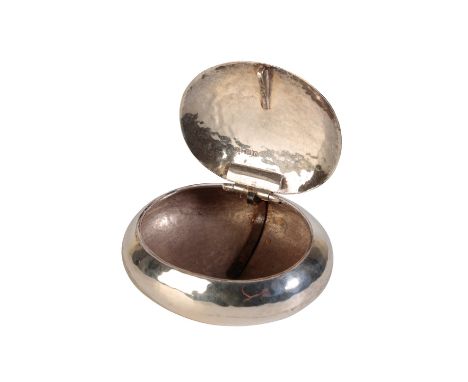 OMAR RAMSDEN: A SILVER SNUFF BOX, London, 1919, oval form, hinged cover, planished decoration 8.5cm dia (c.2.8oz)  Condition 