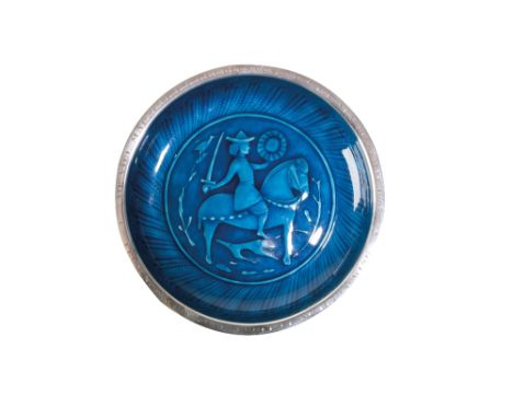 DAVID-ANDERSEN: A SILVER AND ENAMELLED DISH, circular form, the centre with translucent blue enamel of a relief portrait of a