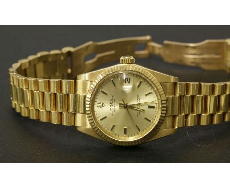 An 18ct gold Rolex mid size Oyster Perpetual Datejust, c.1982.  Champagne dial, raised gilt batons and hands, centre seconds 