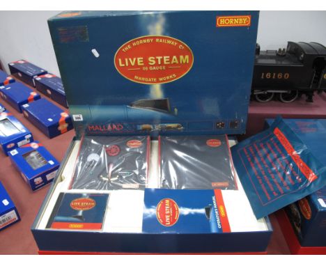 A Hornby Ref No R1041 "OO" Gauge/4mm Live Steam Boxed Set, comprising Class A4 4-6-2 locomotive "Mallard", L.N.E.R garter blu