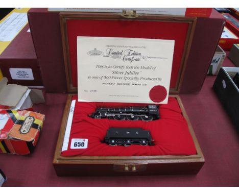 A Bachmann "OO"Gauge/4mm 4-6-0 Class 5XP "Silver Jubilee" LMS Black R/No 5552. This is a limited edition example with certifi