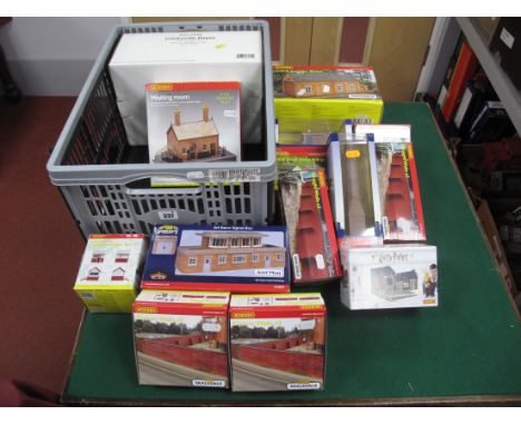 Ten Hornby "OO" Gauge Boxed Trackside/Layout Buildings and Scenic Items, Ref R7231 H.Potter - R7283 engine shed, R8001 waitin